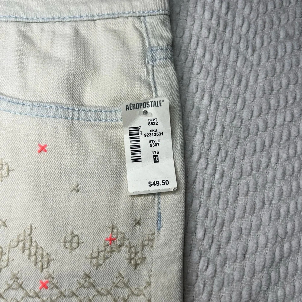 🖤New Aeropostale Light Wash Embroider Denim Shorts🖤 - Picture 6 of 11